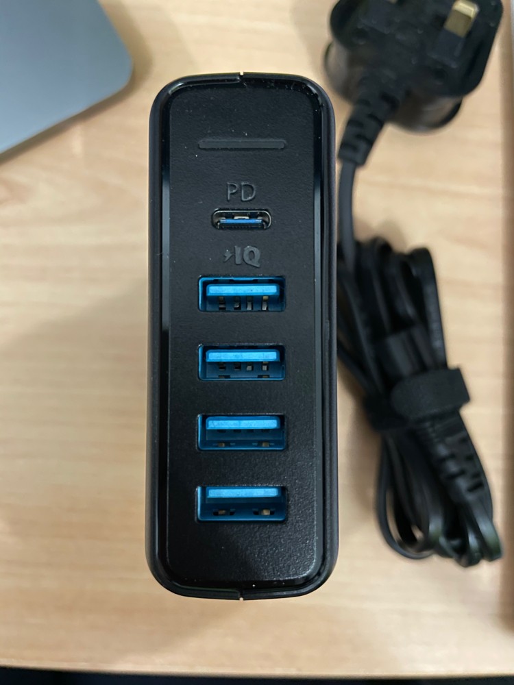 Anker 5 port power brick - 2