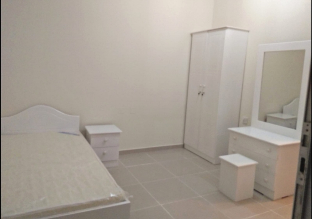 small bedroom set - 1