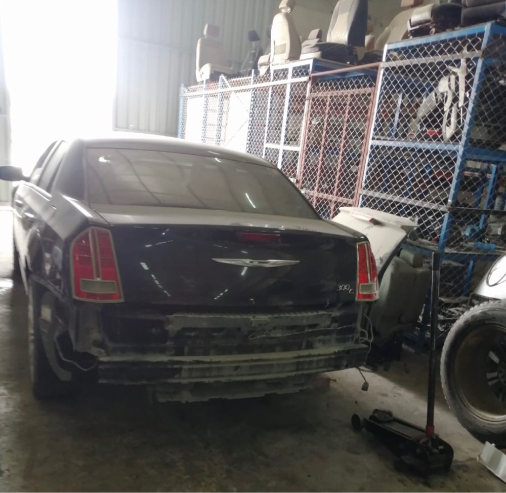 chrysler 300 2012 scrap - 3