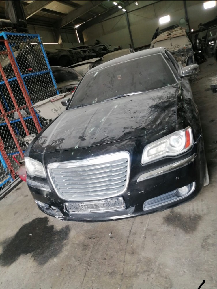 chrysler 300 2012 scrap - 1