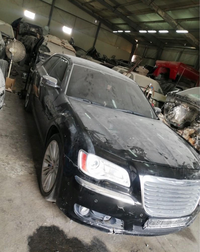 chrysler 300 2012 scrap - 4