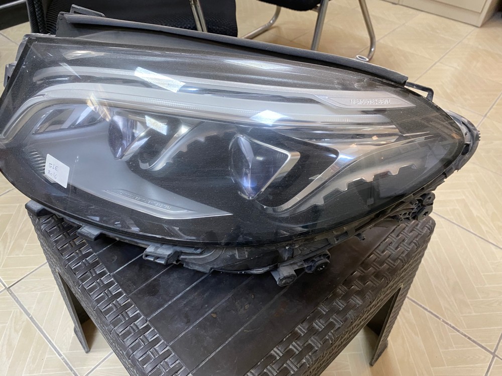 GlE 63 2016 head light - 1