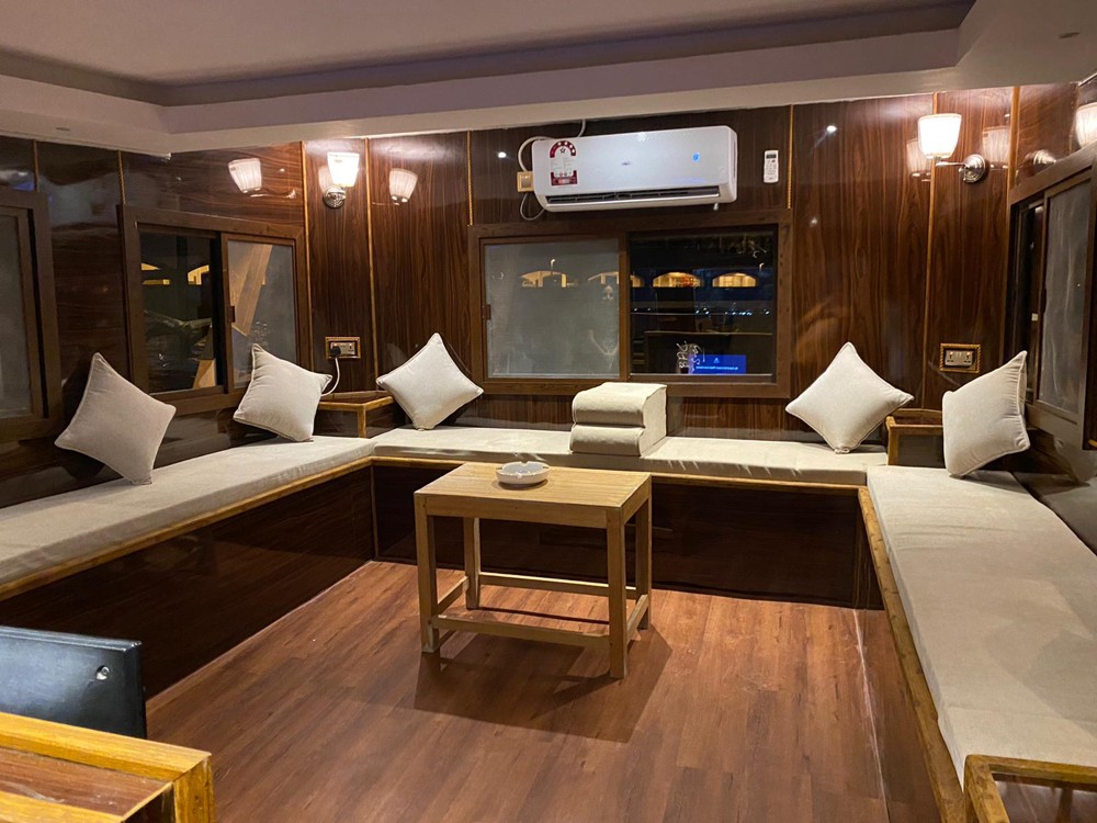 tourism boat fore rent 1 hour  - 7