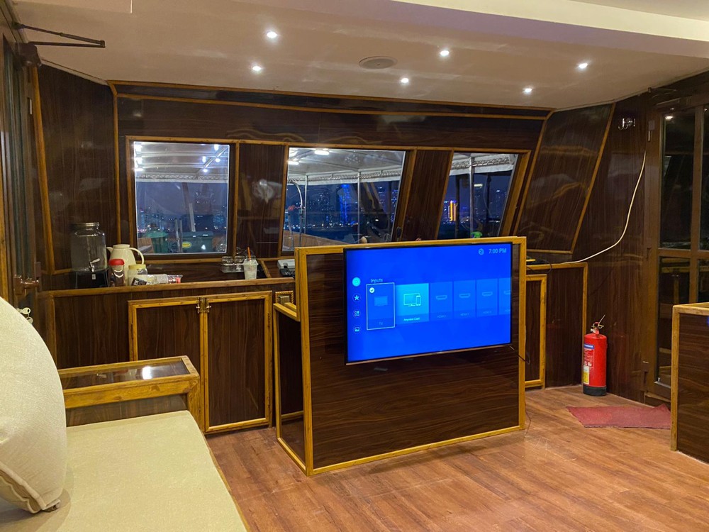 tourism boat fore rent 1 hour  - 8
