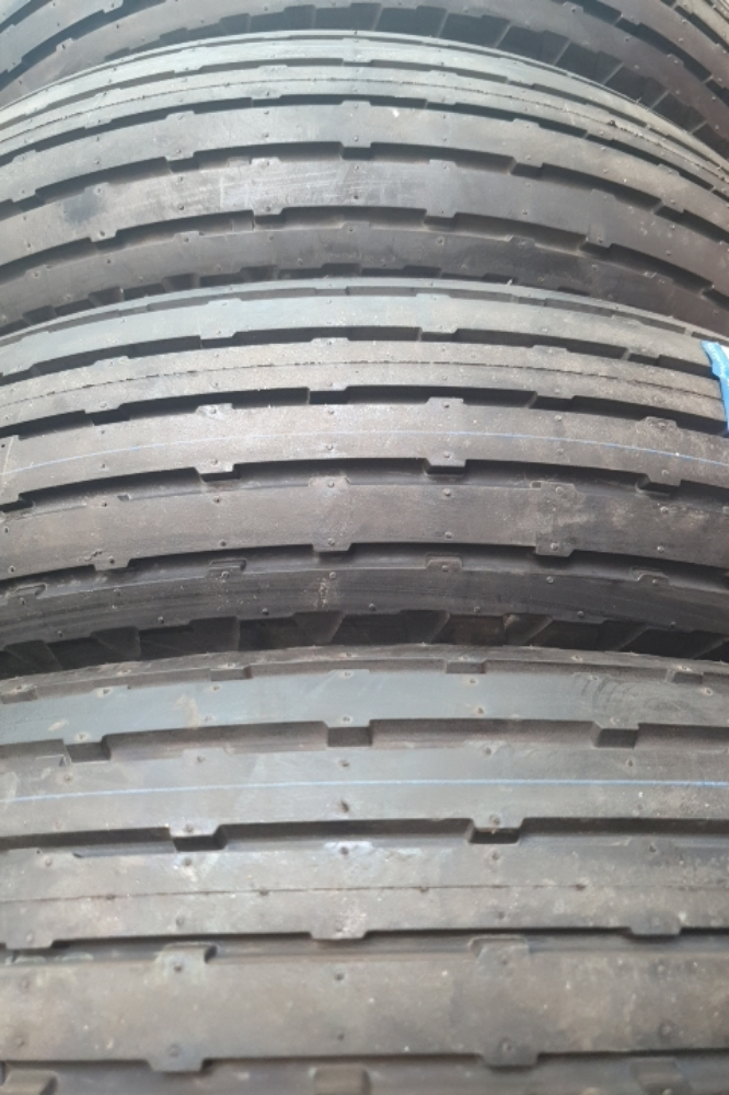 900.16 MAXISS new tyre - 1