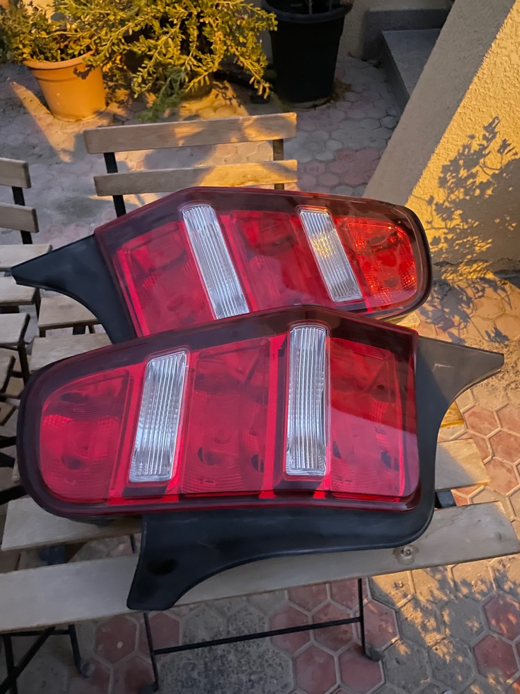 mustang tail lights  - 1