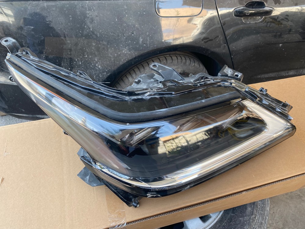 Lexus lx570 headlight black - 1