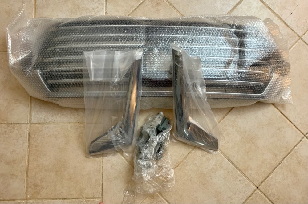 Land Cruiser Grill New - 3