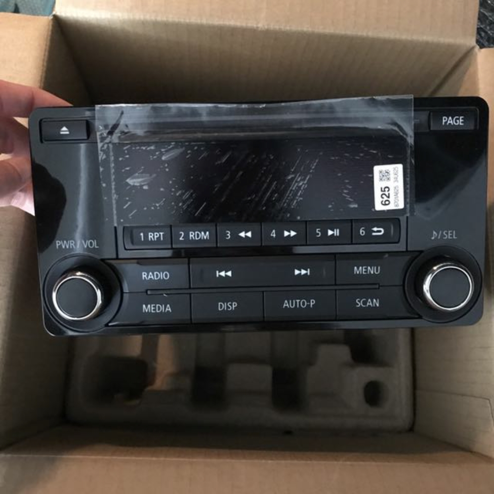 Original Mitsubishi Radio/ Stereo - 1