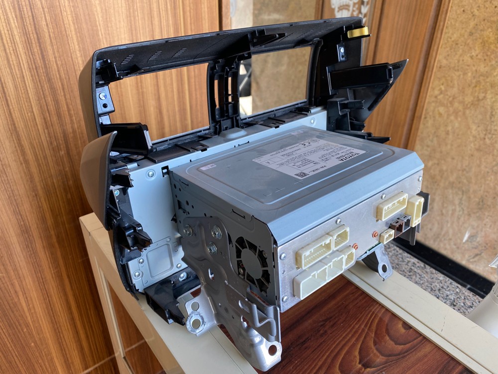 Multimedia radio for 2014 prado - 2
