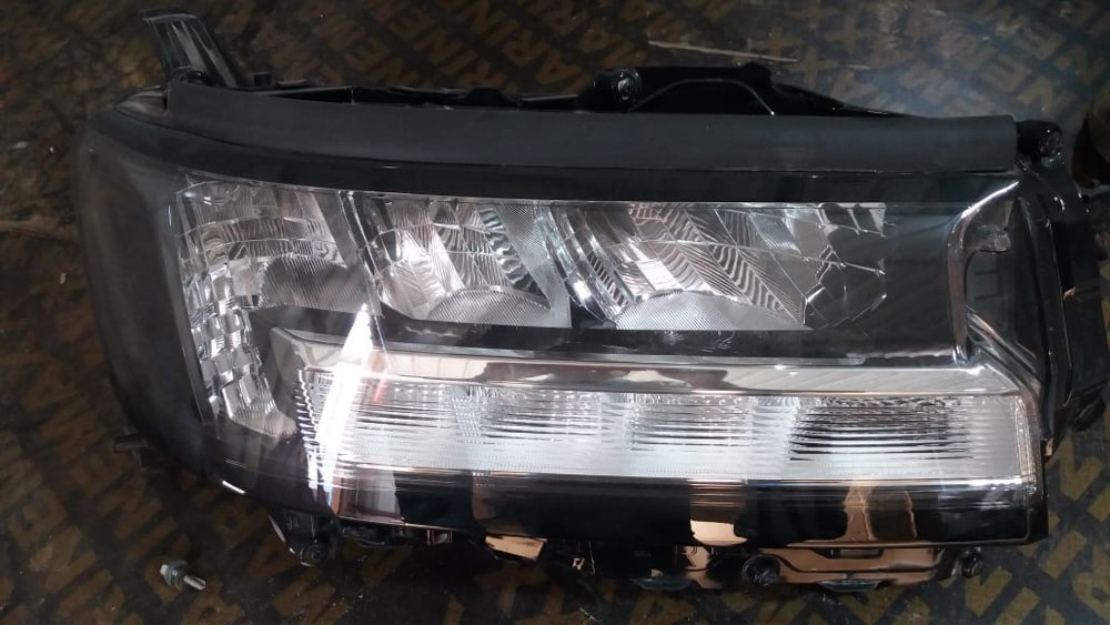 land cruiser gxr 2022 headlight - 1
