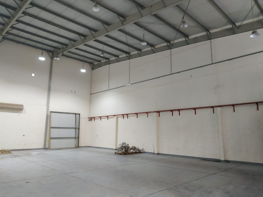 700 sqm Store and 10 Rooms - 2