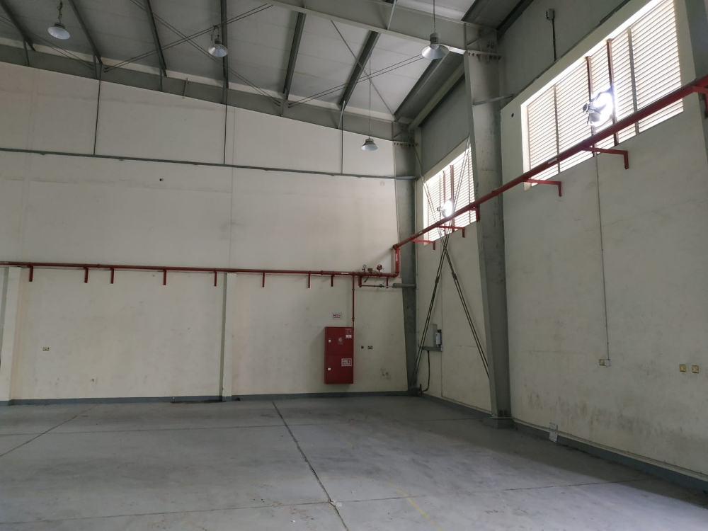 700 sqm Store and 10 Rooms - 3