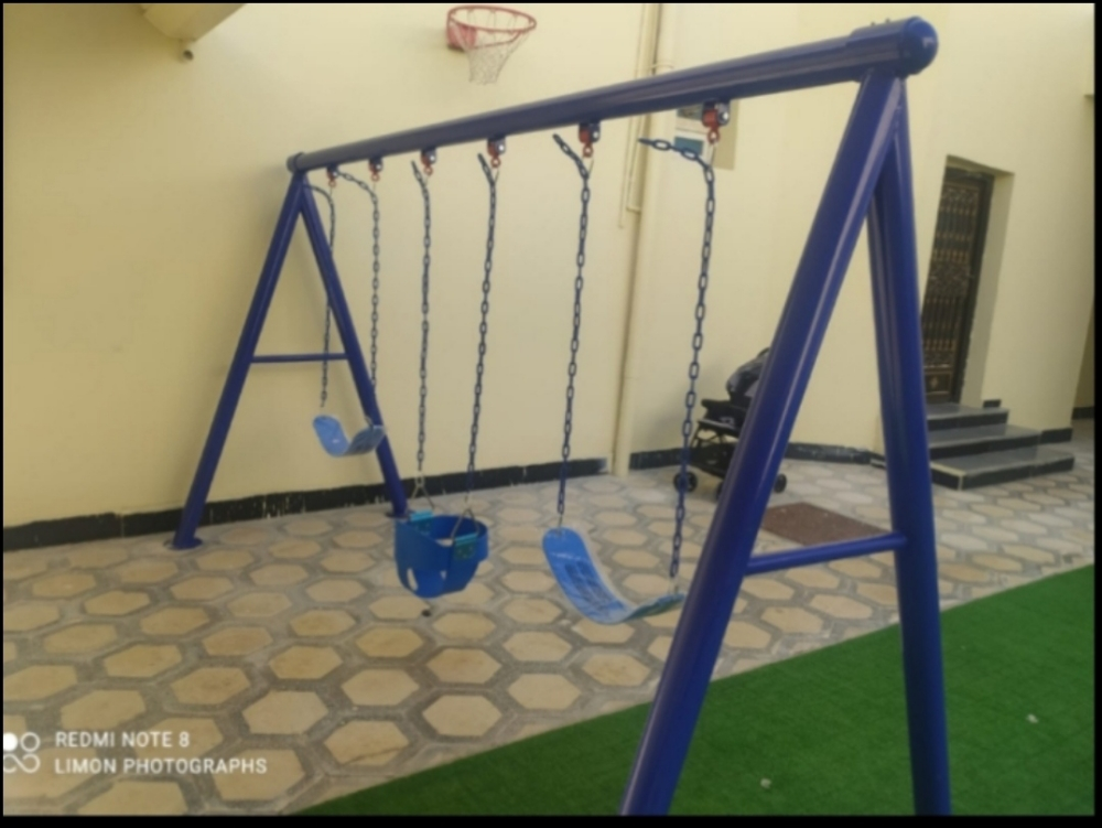 Kids plays swing - 4
