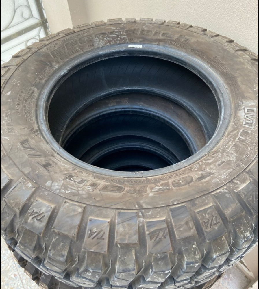 255/75/17"Bfgoodrich - 2