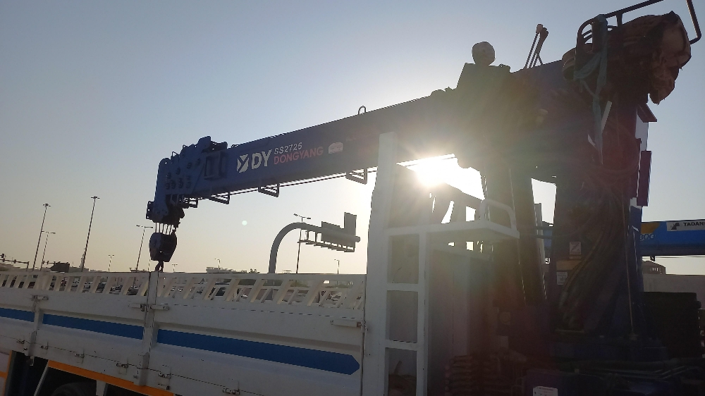 Crane 10 ton to 1000 available - 3