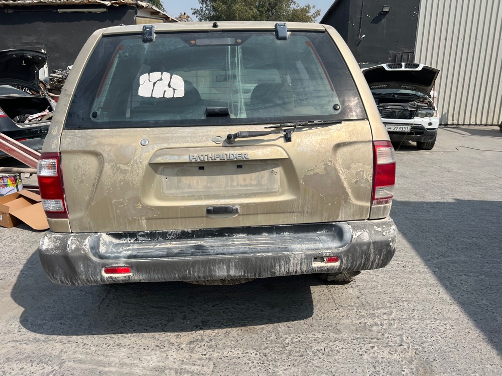 Nissan Pathfinder - 2