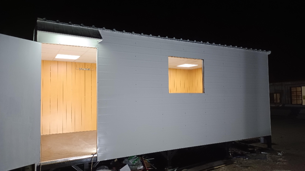 cabin toilet kitchen available - 2