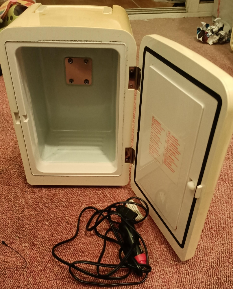 Mini Fridge - 4