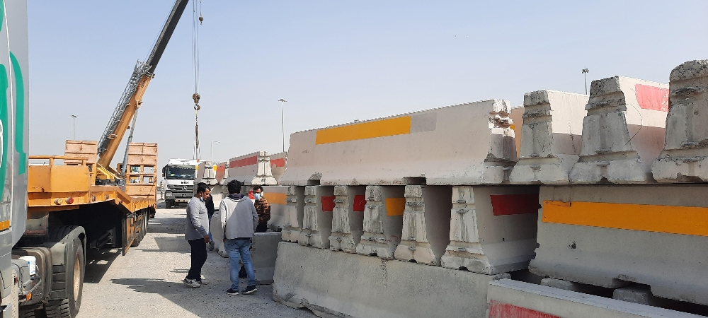 concrete,plastic barriers forsale - 1