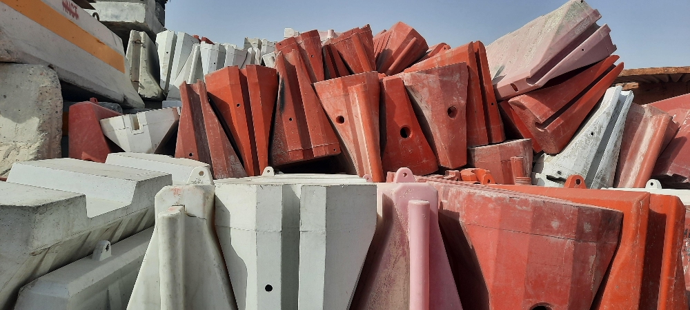 concrete,plastic barriers forsale - 3