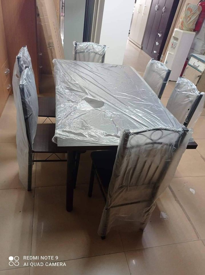بيع طاولة طعام جديدة مع الكراسي - 2