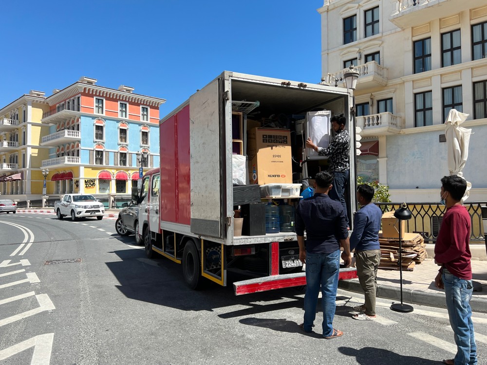 close truck moving company - 1