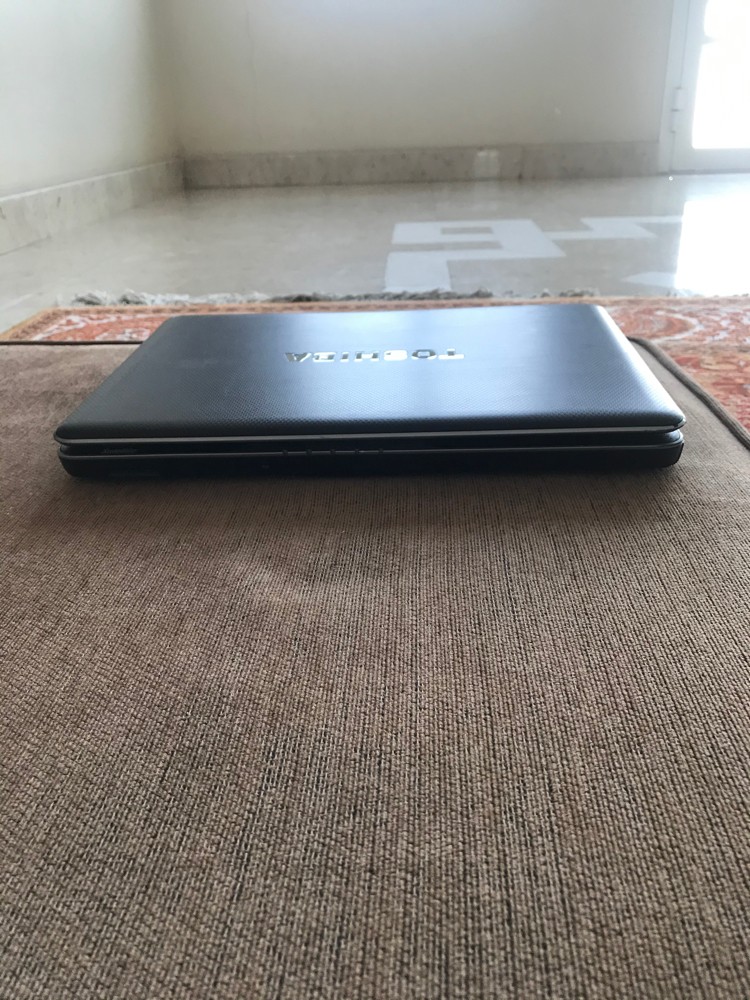 للبيع لابتوب توشيبا ستالايت - 2