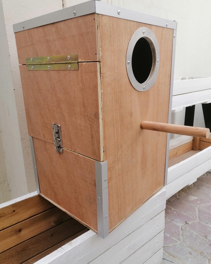 parrot breeding box  - 1