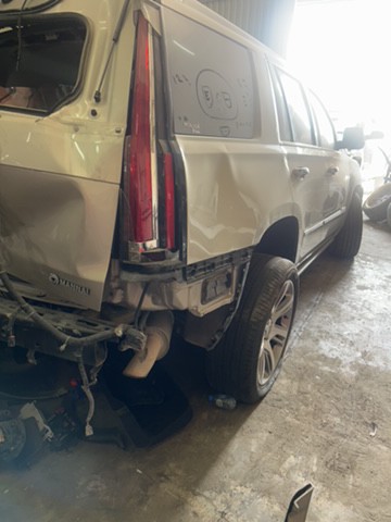 Cadillac Escalede 2015 scrap - 7