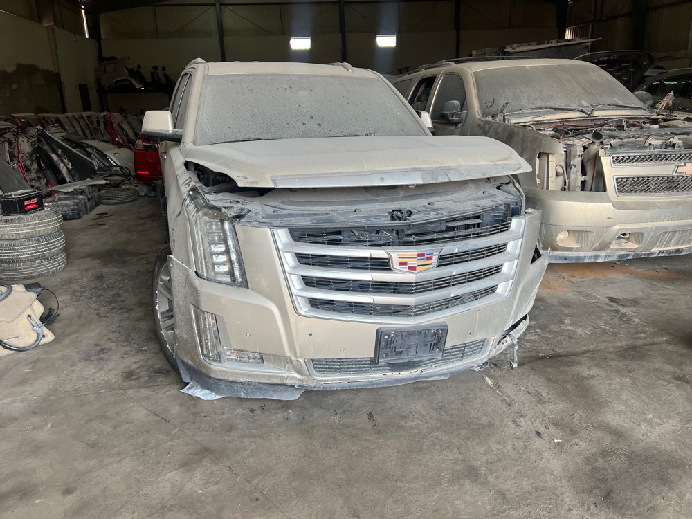 Cadillac Escalede 2015 scrap - 1