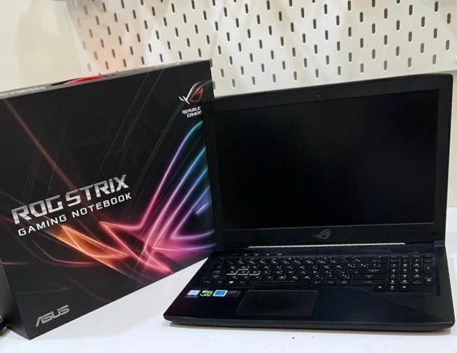 ASUS ROG STRIX gaming laptop - 1