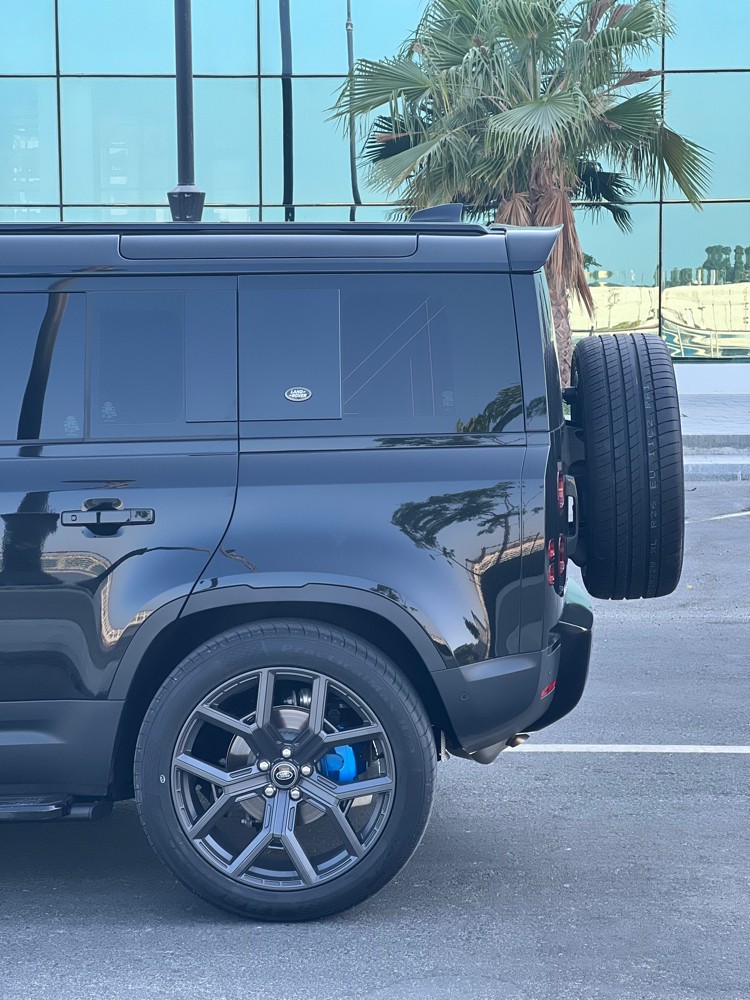 Land Rover Defender  - 3