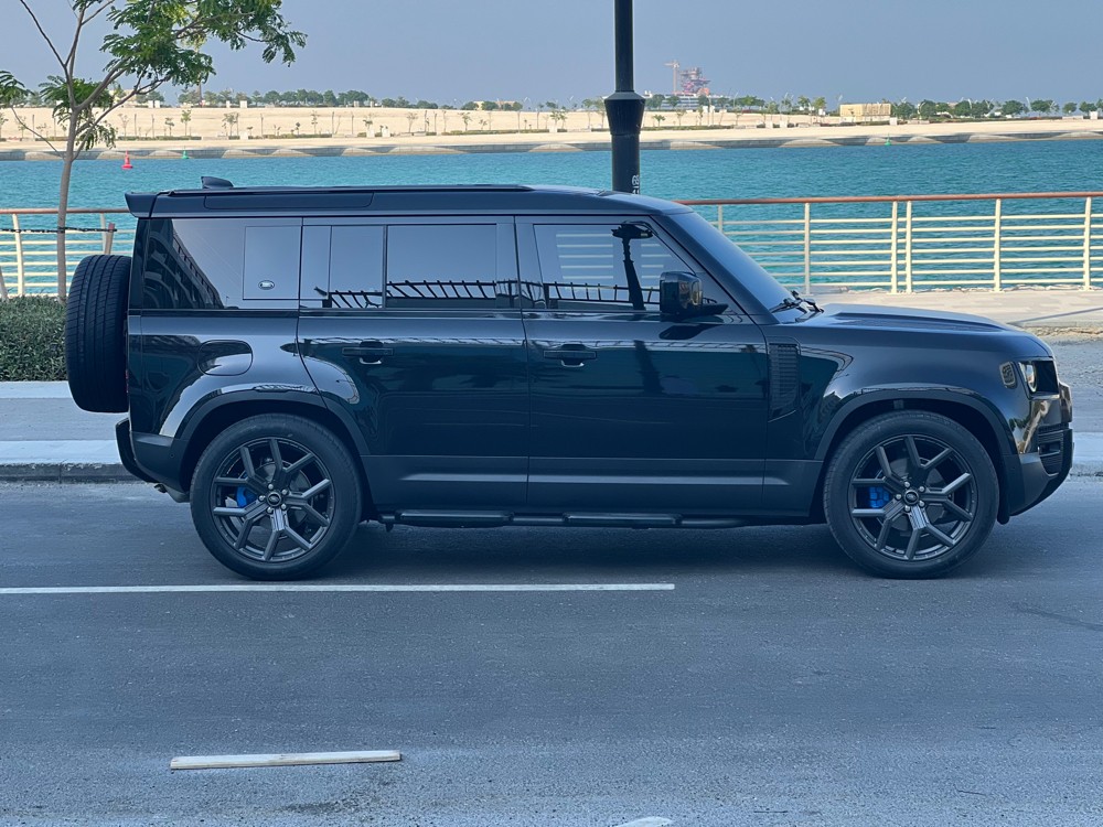 Land Rover Defender  - 2