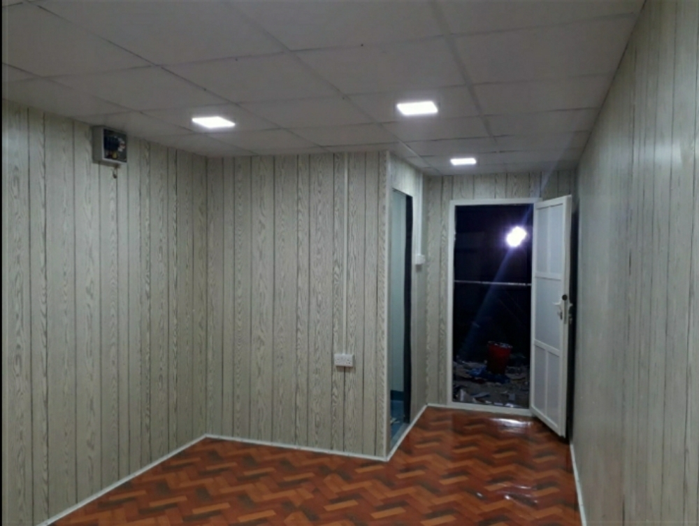 new photo cabin parcel 70408520 - 1