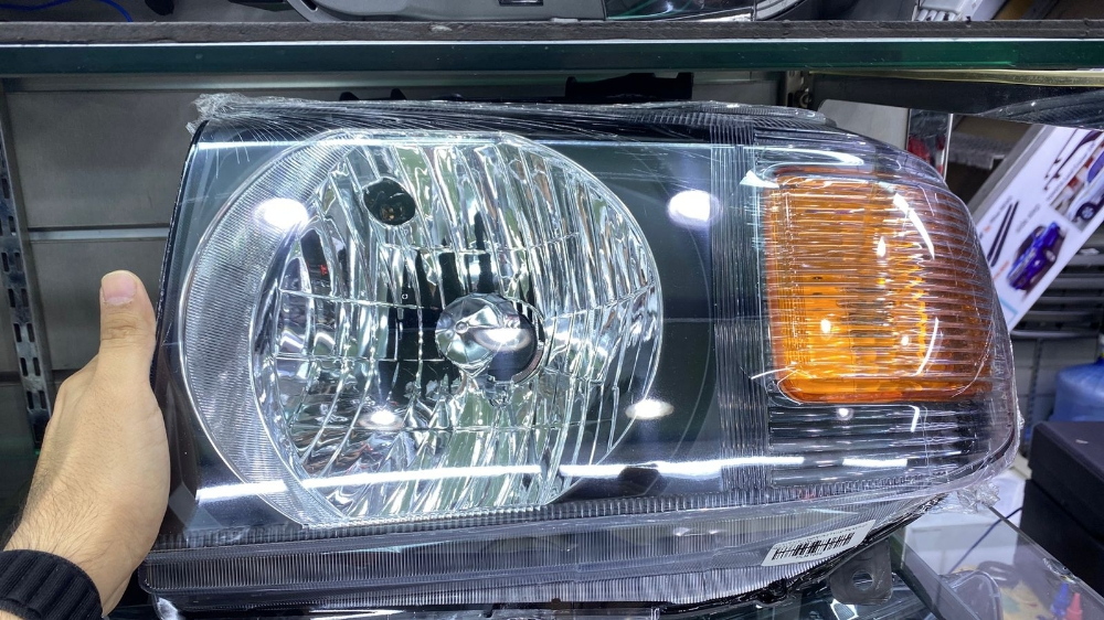 headlights landcruiser pickup - 1