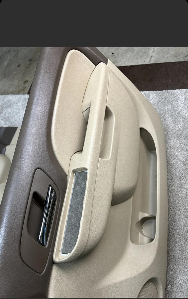 GMC yukon door panels passenger - 2