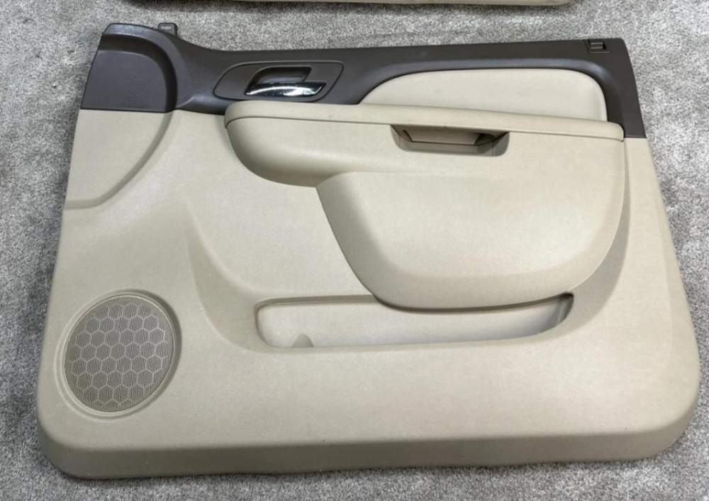 GMC yukon door panels passenger - 1