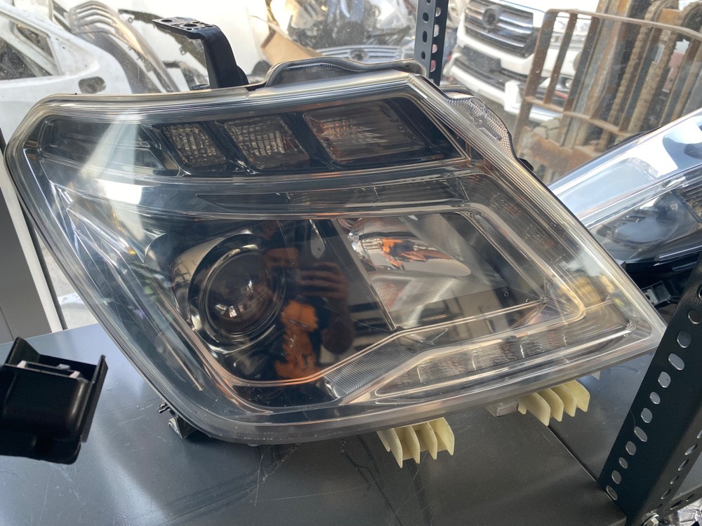 Nissan platinum headlight - 1
