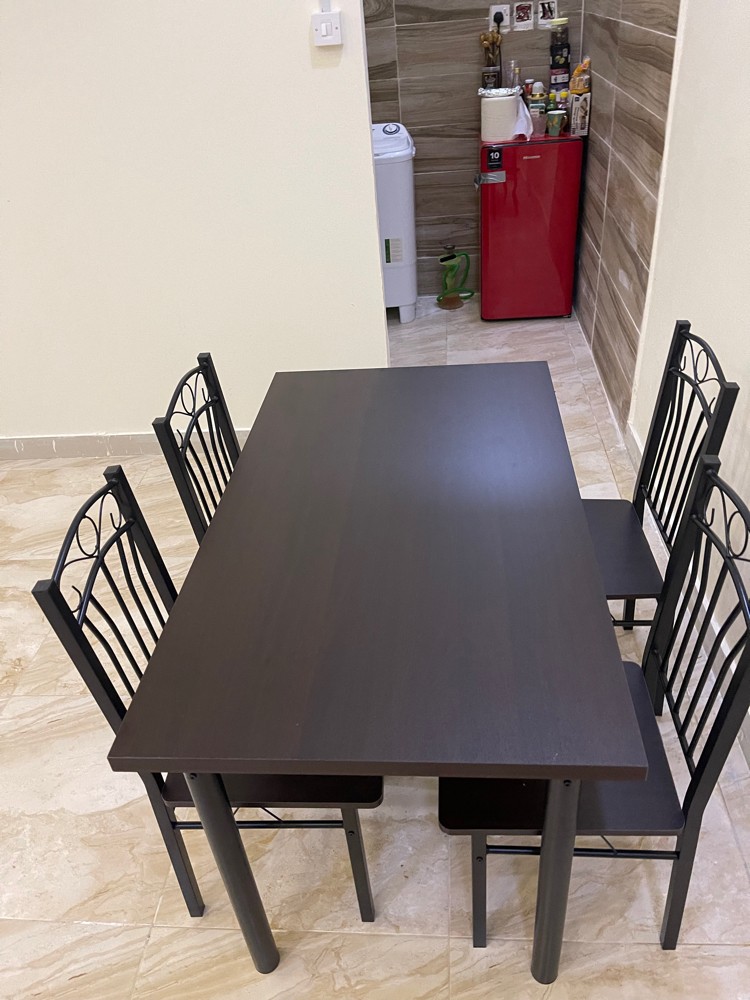Dining table With 4 and 6 chairs - 1