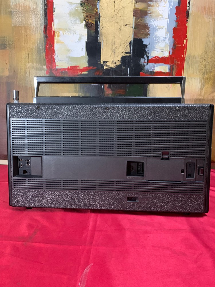 Vintage SATELLITE 2100 Radio - 8