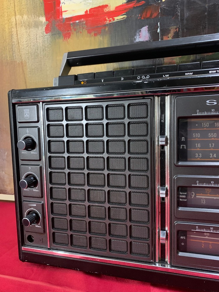 Vintage SATELLITE 2100 Radio - 13