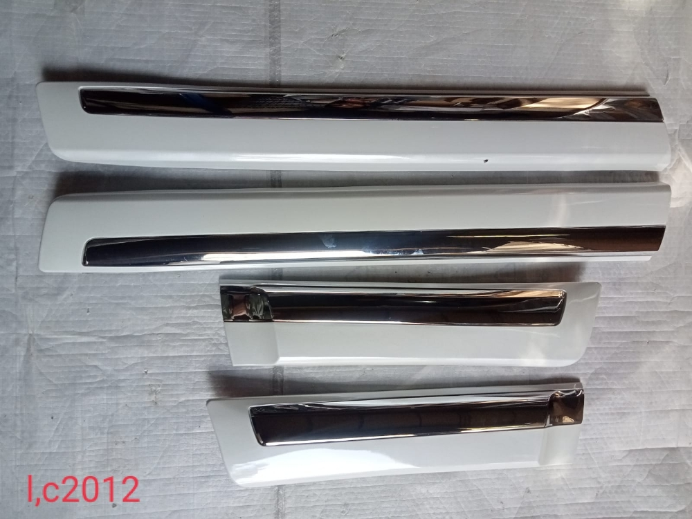 land cruiser door moulding 2012 - 1