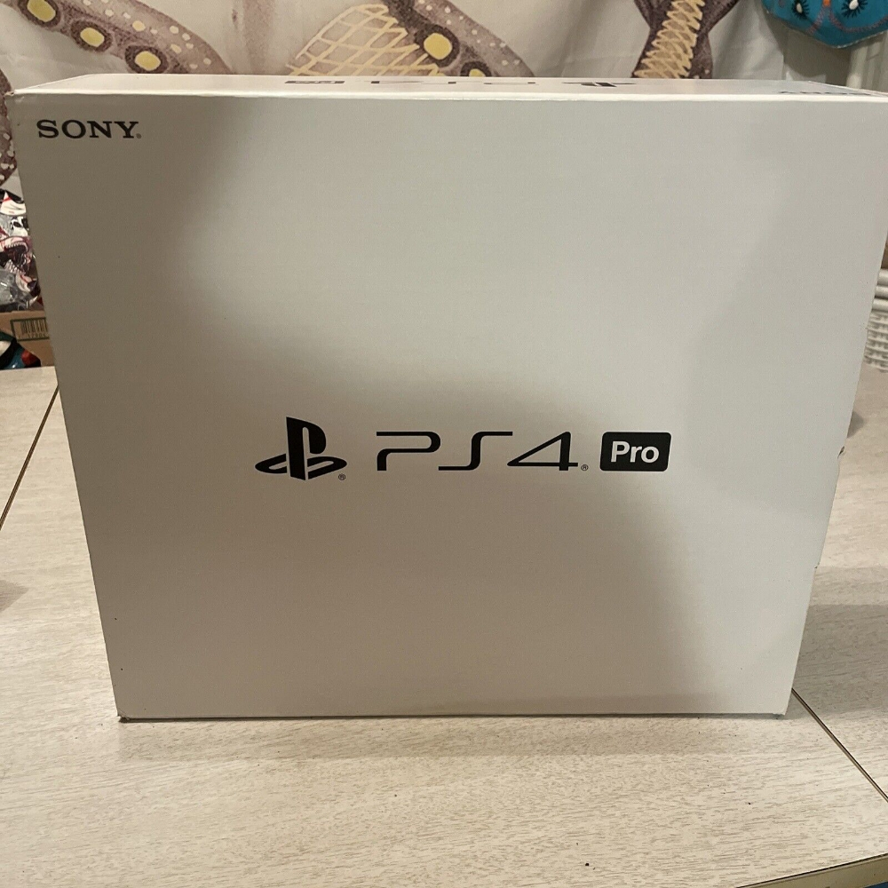 PS4 Pro Like new - 2
