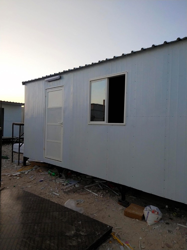 Caravan toilets kitchen - 9