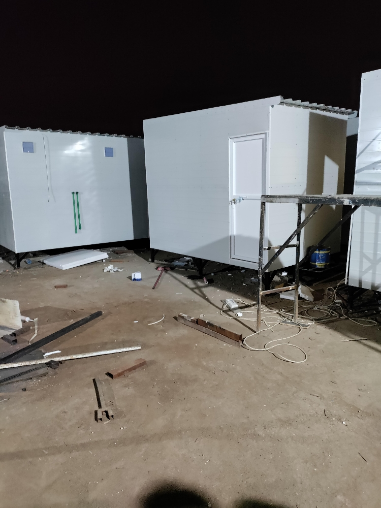 New  cabins. 55577810 - 12