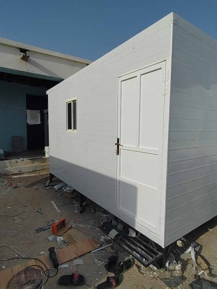 New  cabins. 55577810 - 3