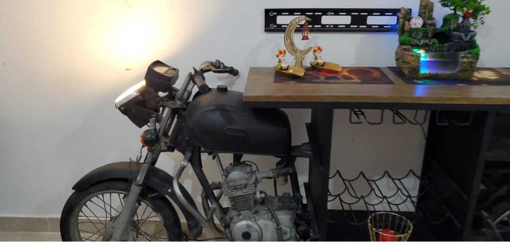 Cafe Corner motorcycle half real - 3