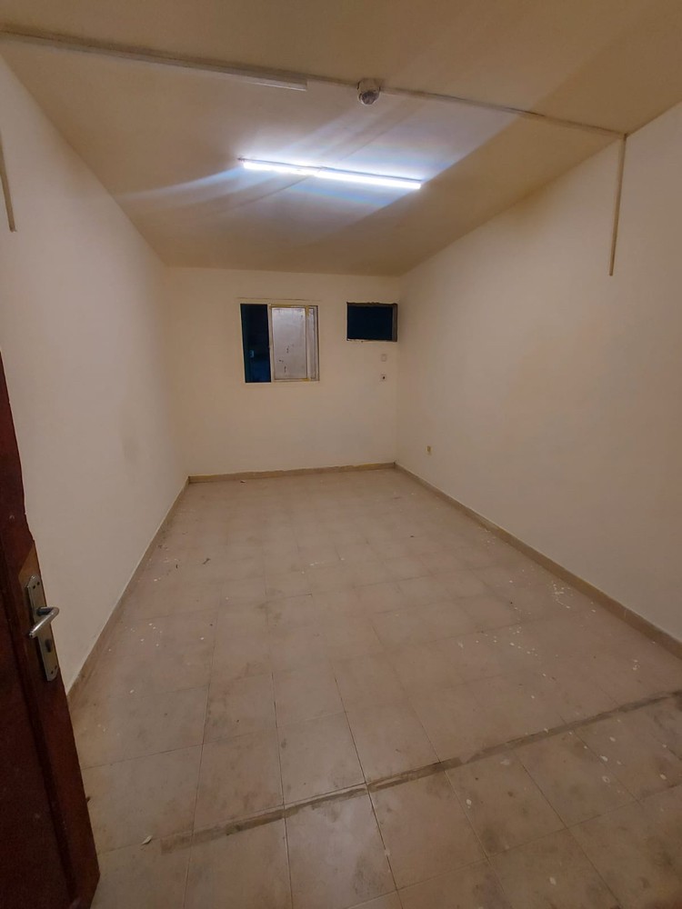 للايجار سكن    1 غ الي 700غرفة - 1
