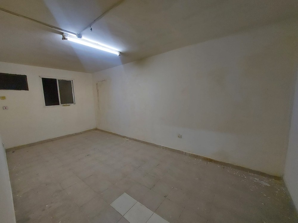 سكن للايجار 8 غرف - 5